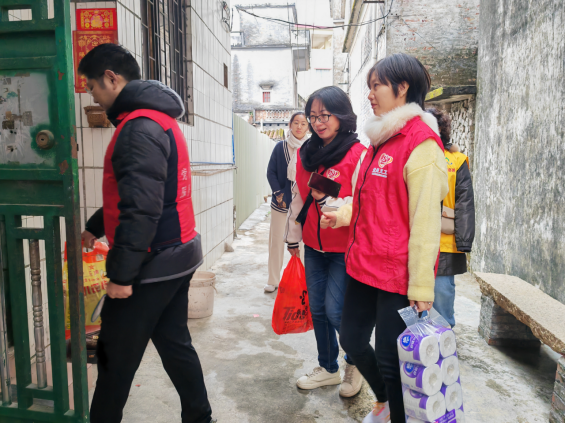 240202喜迎佳节送温暖,爱心慰问暖人心 (2).png