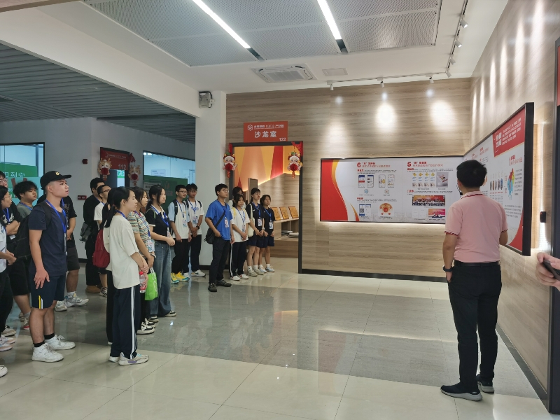 图片1 :参观南粤家政产业园.jpg