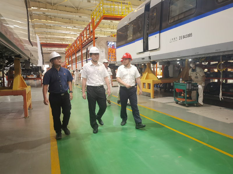 02 到中车广东轨道交通车辆公司走访调研,了解公司总装车间运作。.png