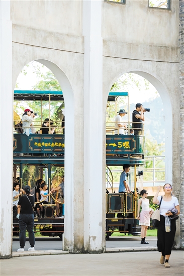 随着文旅产业的日益繁荣,开平的美丽风景正成为摄影人取之不尽的优质资源。 随着文旅产业的日益繁荣,开平的美丽风景正成为摄影人取之不尽的优质资源。