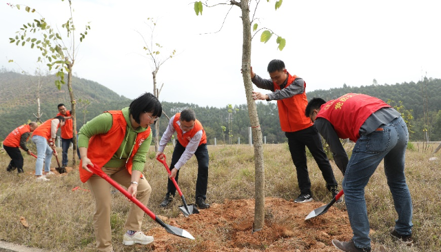 （党建信息）“党建红”引领“生态绿” 共筑绿美高速路.docx_2