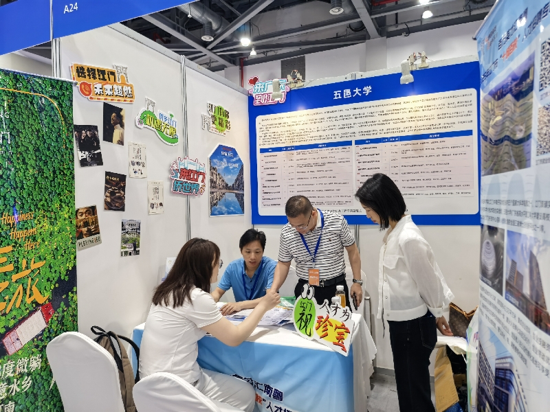 招聘会现场1.jpg