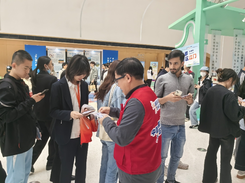 招聘现场1.jpg
