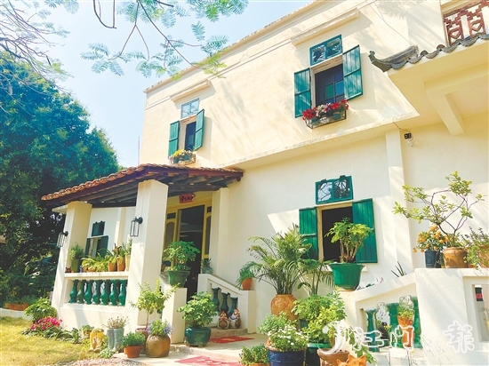 位于端芬镇的“绿禾闲庐”民宿有着独特的民国风情。