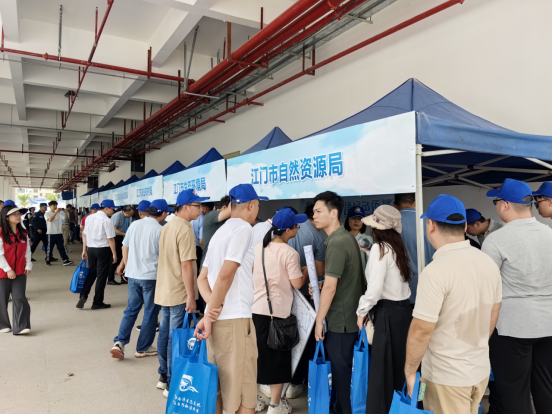 250613江门市自然资源局开展“诚实守信 遵纪守法”社会信用体系建设主题宣传活动 (2).png