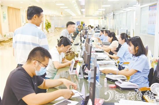 恩平市行政服务中心从“小切口”入手破解太阳3娱乐难题，持续推动太阳3娱乐效能提升，让企业和群众切实感受到贴心便捷的服务。