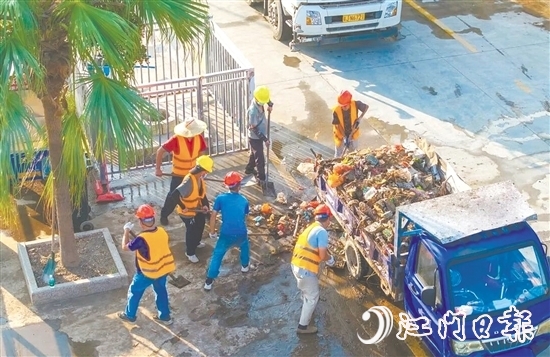 新会开展爱国卫生运动,清走垃圾杂物,让环境更整洁。 新会开展爱国卫生运动,清走垃圾杂物,让环境更整洁。