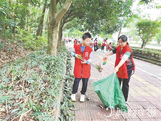 群众参与整治，营造干净整洁的城市环境。