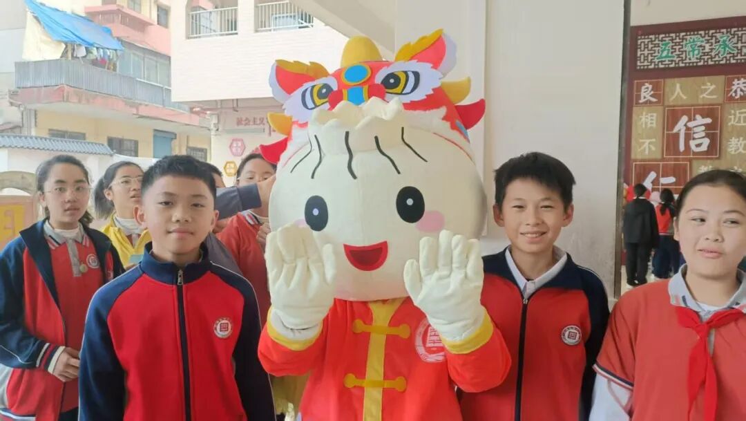 粤语歌曲、创意摊位……江门这所小学上演粤语文化嘉年华