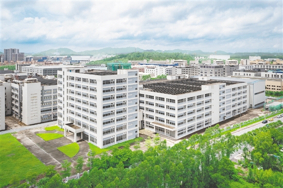 雅瑶镇坚定不移走工业强镇之路,推动省产业转移主平台(雅瑶片区)建设。 雅瑶镇坚定不移走工业强镇之路,推动省产业转移主平台(雅瑶片区)建设。