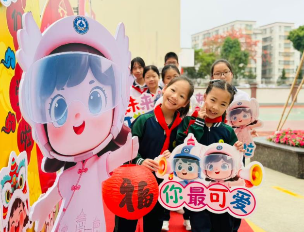 机器狗都来了！江门开学“整活”现场→