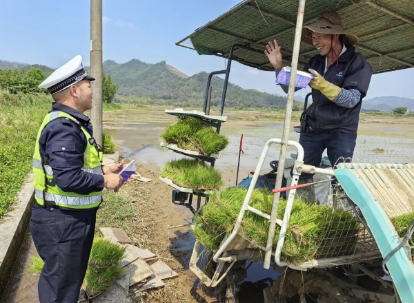 多措并举！台山交警深入一线开展交通安全宣传