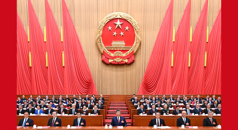 十四届全国人大四次会议在京闭幕 习近平等在主席台就座