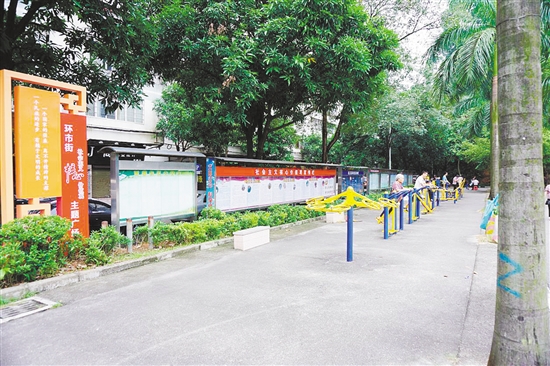 目前宣传栏已经得到整改。