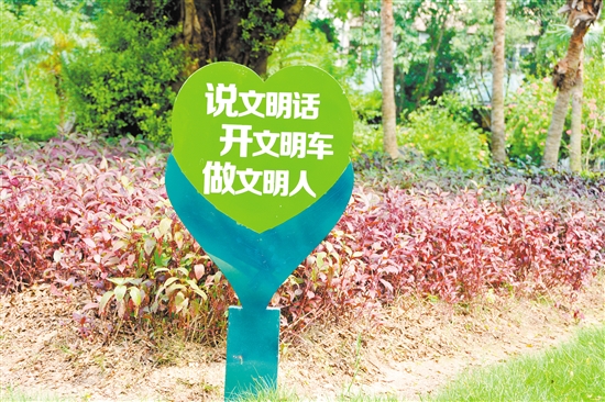 ⬅在江门，公益广告几乎抬眼可见、驻足可观。